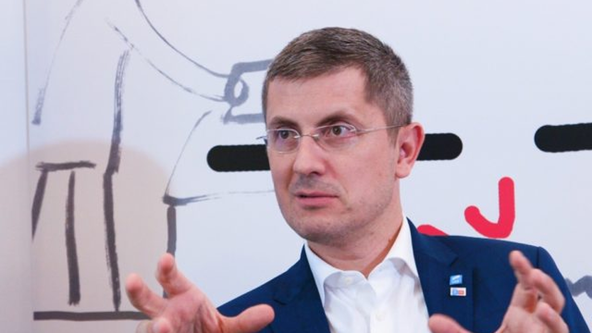 Dan Barna, primele declarații după ce a fost lovit de o mașină pe trecerea de pietoni. Deputatul se deplasa pe o trotinetă electrică: ”Trebuie să fac repaus”