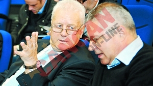 Negocieri cu vin si berbecut pe masa