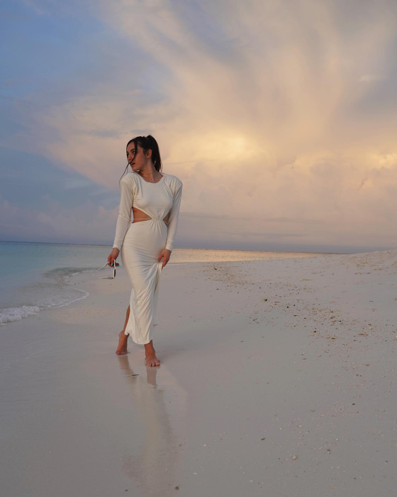 Alexia Eram a încins plajele din Maldive: “Ești adorabilă”. Fiica Andreei Esca și Laura Giurcanu “au făcut concurs” de costume de baie cu tanga | FOTO
