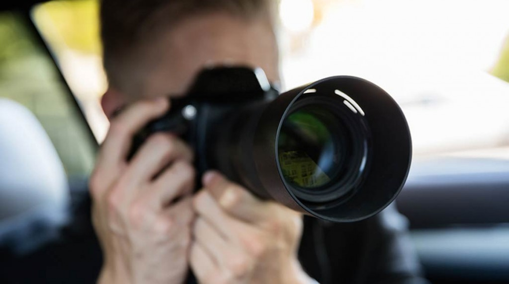 Detectivii particulari i-ar fi arătat celui care i-a angajat filmări de netăgăduit că logodnica îl înșală