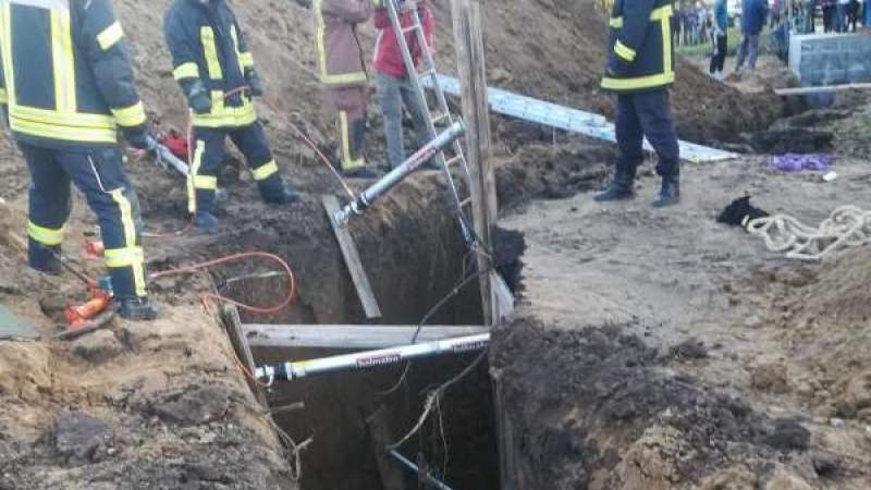Un muncitor din Mureș și-a găsit sfârșitul într-un mod groaznic. Bărbatul a fost îngropat de viu