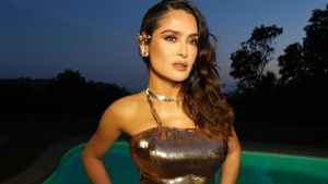 Salma Hayek și-a pus fanii pe jar cu ultima apariție! Actrița de 57 de ani s-a lăsat pozată în dormitor
