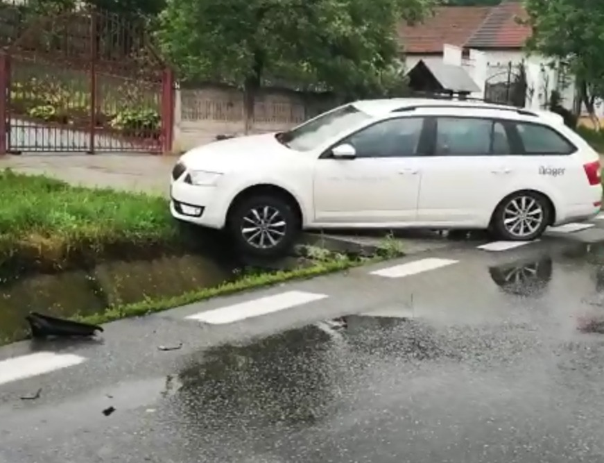 Grav accident în județul Argeș. Două persoane au murit în urma impactului devastator