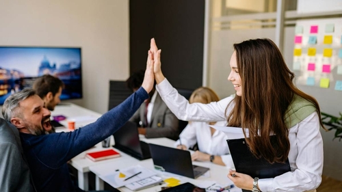 (P) Cum pot cardurile de beneficii extrasalariale să îmbunătățească productivitatea la locul de muncă? Iată ce trebuie să ştii!