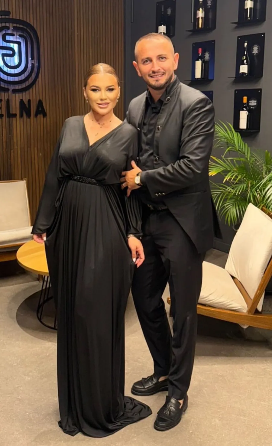 Carmen de la Sălciua și soțul ei, pregătiți să devină părinți. sursă - social media. 