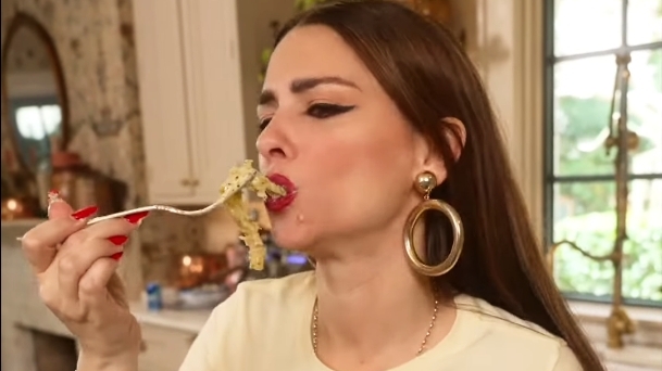 Pasta Queen te răsfață cu Pesto Salmon Pasta.Cină ca la restaurant, direct din bucătăria ta