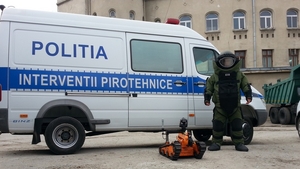 Alo, BOMBAAA! Cand ei intra, ceilalti ies! Ei sunt politistii care isi risca viata la fiecare misiune!