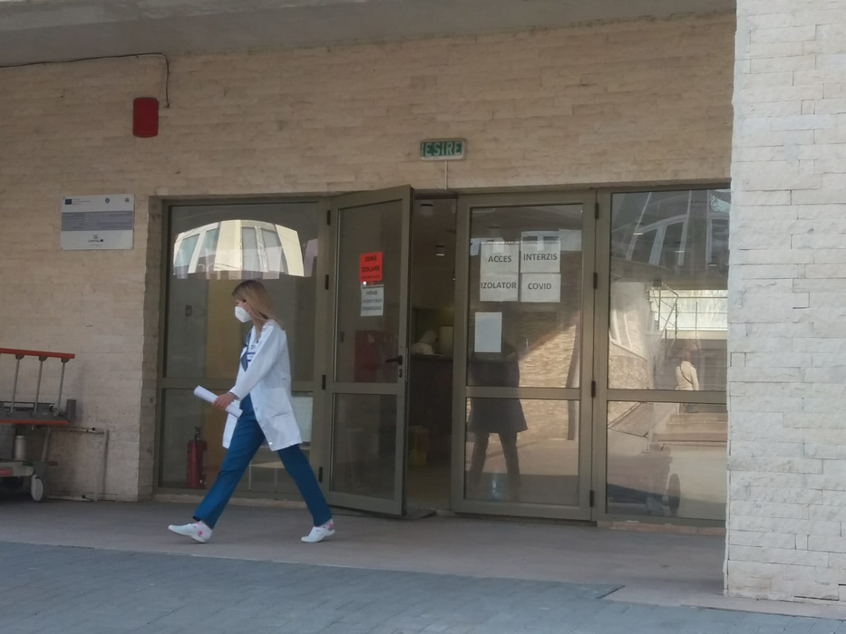 Intrarea în izolatorul COVID-19 de la UPU Craiova