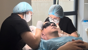 (P) Transplantul de păr și procedurile estetice la bărbați