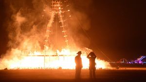 Crimă la Burning Man! Un bărbat a fost găsit fără viață, în ultima zi de festival