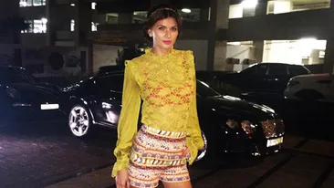 Ramona Gabor s-a DEZBRACAT de dragul artei! Vedeta si-a dat jos sutienul si a facut ASTA!