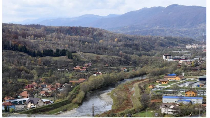 Chiria te costă doar 30 de bani pe zi în orașul din România care ascunde o poveste tristă. De ce locuitorii preferă să plece