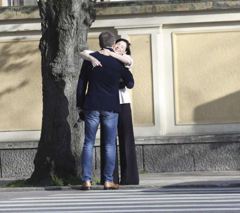 ”DEPUTATUL-ȘOSETĂ” S-A ÎNTORS ÎN FORȚĂ… A ”SUFOCAT” O DAMETĂ ÎN PRIMĂVERII!