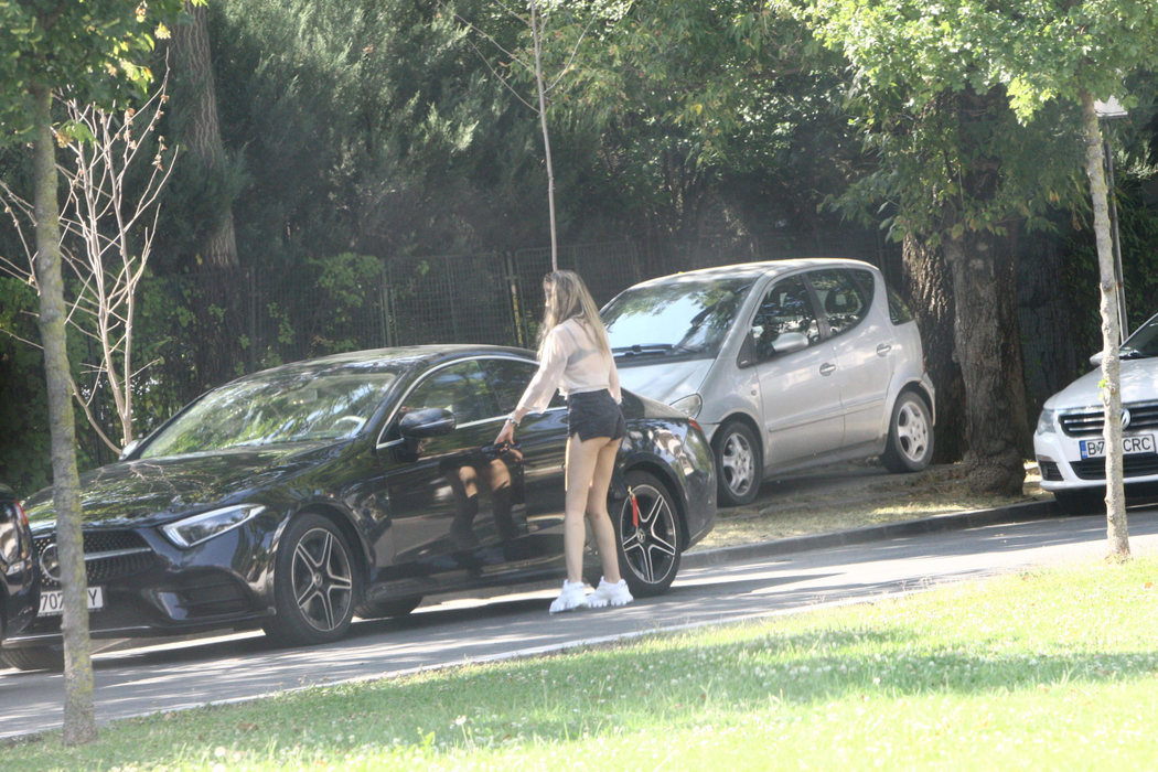 Smaranda, iubita lui Selly, apariție super-sexy pe străzile din Capitală
