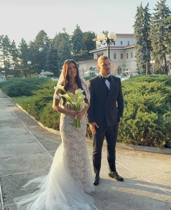 Primele imagini cu Alina Eremia în superba rochie de mireasă! S-a căsătorit azi cu Eduard Barbu