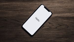 Cum să îţi porneşti telefonul, fără să apeşi vreun buton. Trucul genial care funcţionează şi la Iphone, dar şi la Android