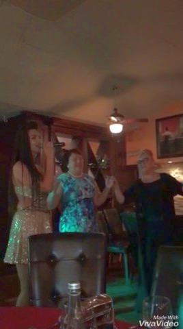 Loulou, iubita lui Luis Lazarus, se află în această perioadă în SUA, unde susţine concerte în mai multe state, dar şi la Miami, în restaurantul lui Cristi Borcea