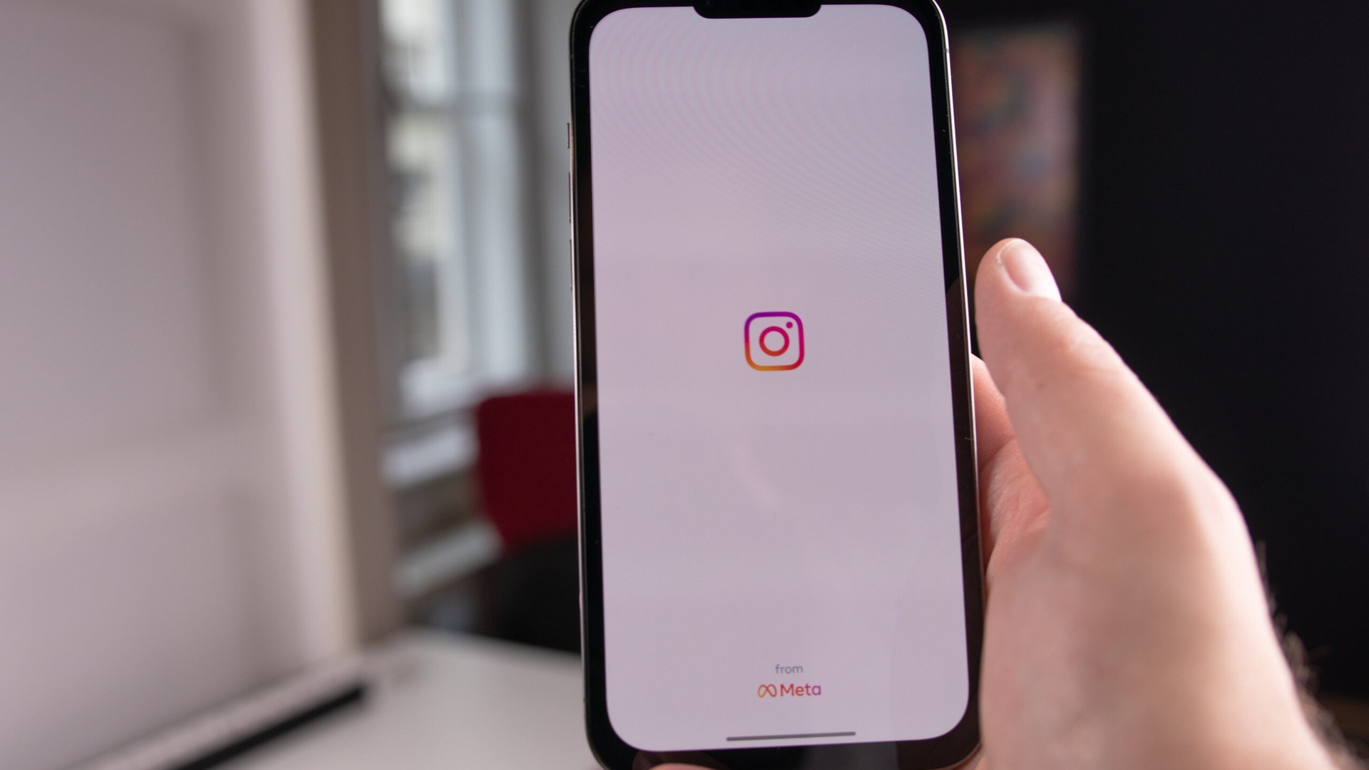 Instagram preia modelul YouTube și le cere bani utilizatorilor. Cât te costă să scapi de reclame