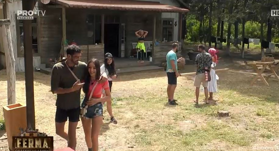 Viviana Sposub și George Burcea, în tandrețuri la “Ferma”. S-au ținut de mână și i-a propus să meargă împreună acasă, la părinții ei: “Îmi place foarte mult Viviana”