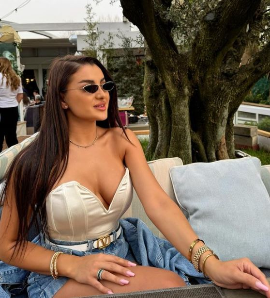 Detalii despre Larisa Popa. Foto: Instagram / Larisa Popa