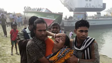 Cel puțin 30 de persoane au murit și alte câteva zeci, după coliziunea a două feriboturi