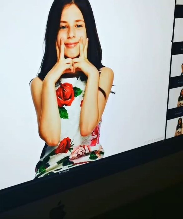 Andreea Marin, melancolică după ce a văzut câteva poze de album alături de fiica ei! Violeta Bănică este din ce în ce mai frumoasă | FOTO