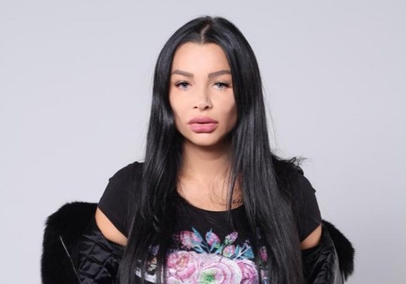 Raluca Podea îi “pulverizează” pe Florin Pastramă și Brigitte Sfăt. “O babă moralistă și un agramat obsedat!”