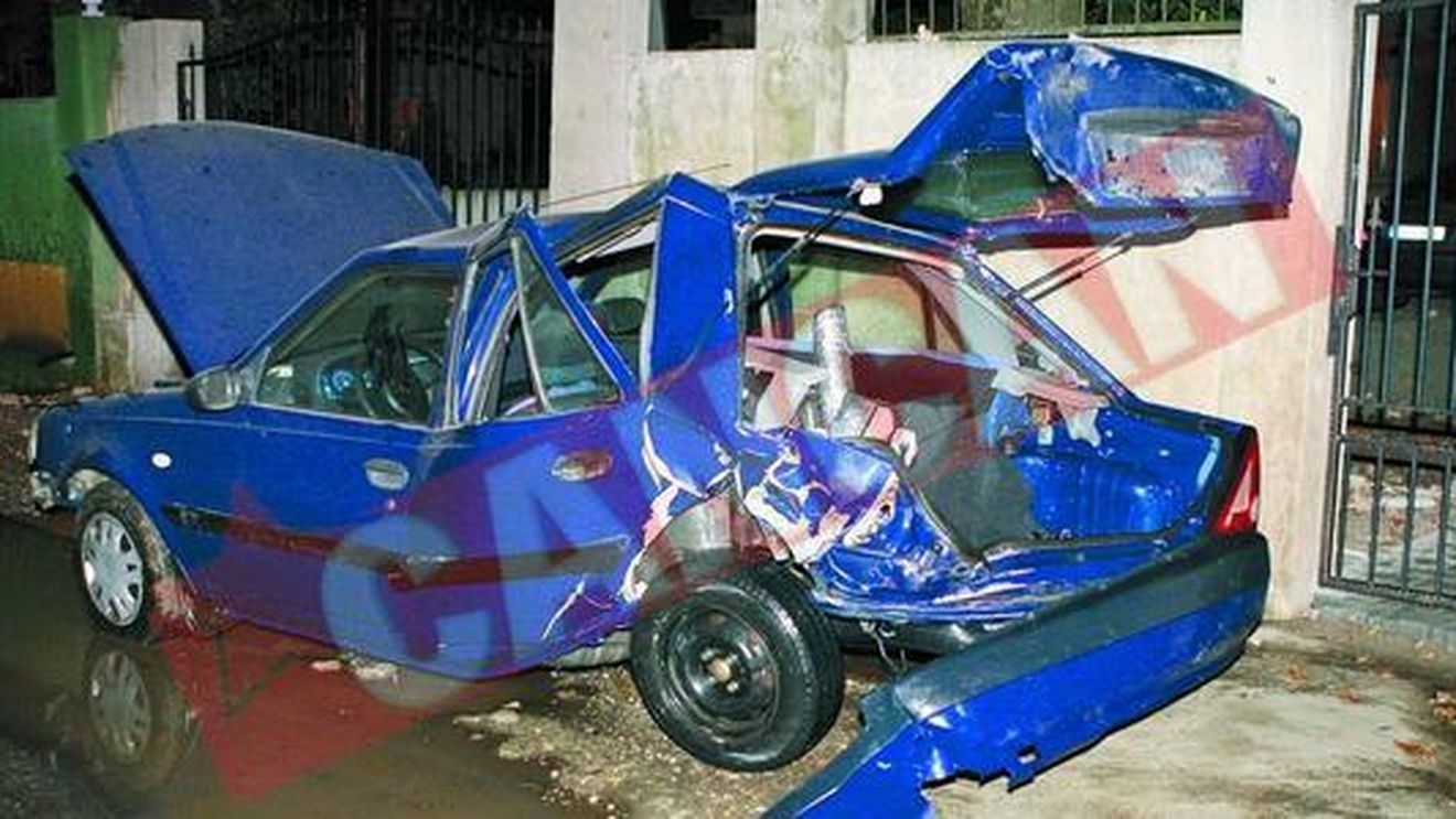 Un pusti de 16 ani a facut zob o masina