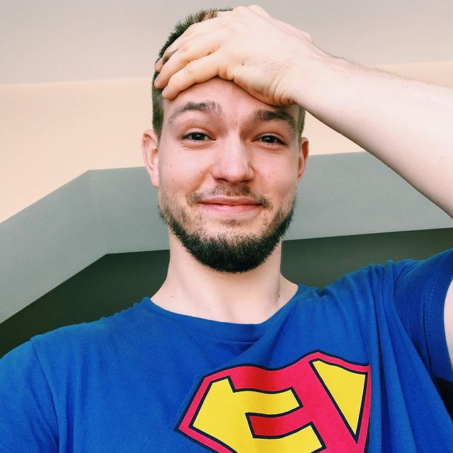 Pe lângă activitatea de pe YouTube, unde reunește peste 270 de mii de urmăritori ai canalului, Levi Elekes se poate mândri și cu un business de toată frumusețea (Foto : Instagram.com)
