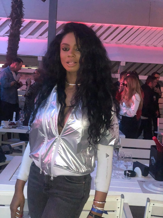 Laurette, ipostază de infarct! Mulatra s-a pozat complet goală