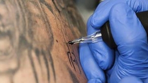 A fost ARESTAT dupa ce a facut acest tatuaj! Ce a putut sa-i deseneze pe spate e revoltator: O sa te dezguste!