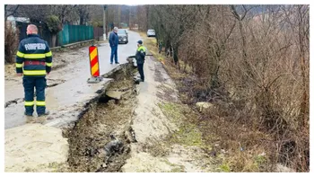Vreme extremă în țară! Zeci de intervenții după furtuni și ploi torențiale