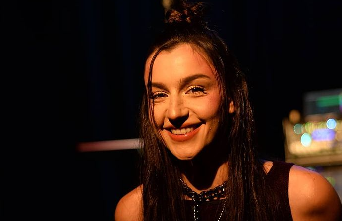 Cine e EMAA, de fapt, noua muză a lui Carla’s Dreams. De la ce vin literele EMAA