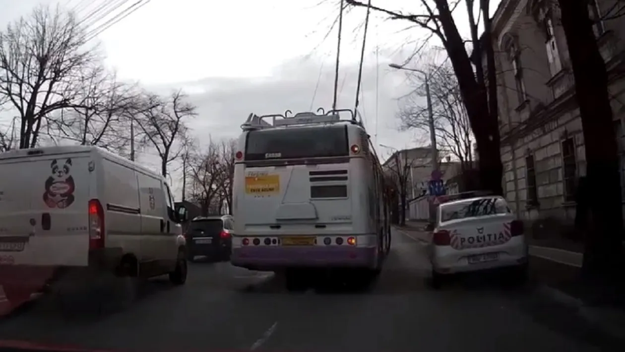 Un șofer din Timișoara a fost amendat, după ce a claxonat o mașină de poliție care încurca traficul rutier