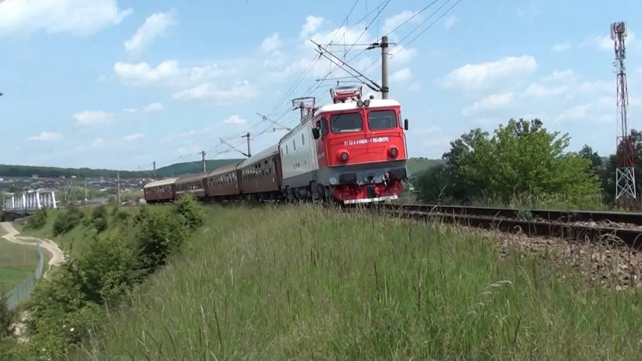 Accident cumplit la Cluj! Un mort și un rănit grav după ce mașina lor a fost lovită de o locomotivă