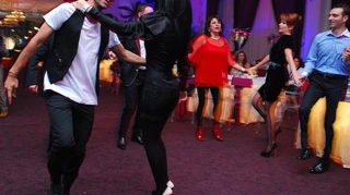 Uite cum s-a distrat Adelina Pestritu de Revelion! A dansat de mama focului alaturi de Marian Vasilescu!