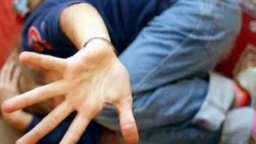 Elev din Ialomita batut crunt de profesor, dascalul este cercetat penal. Tanarul are fractura cranio-faciala