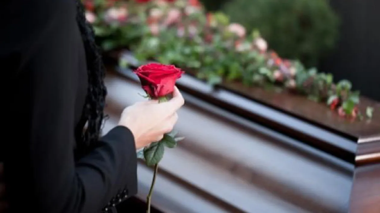 Al treilea bebeluş diagnosticat cu sindrom hemolitic-uremic, mort la Marie Curie, a fost înmormântat!