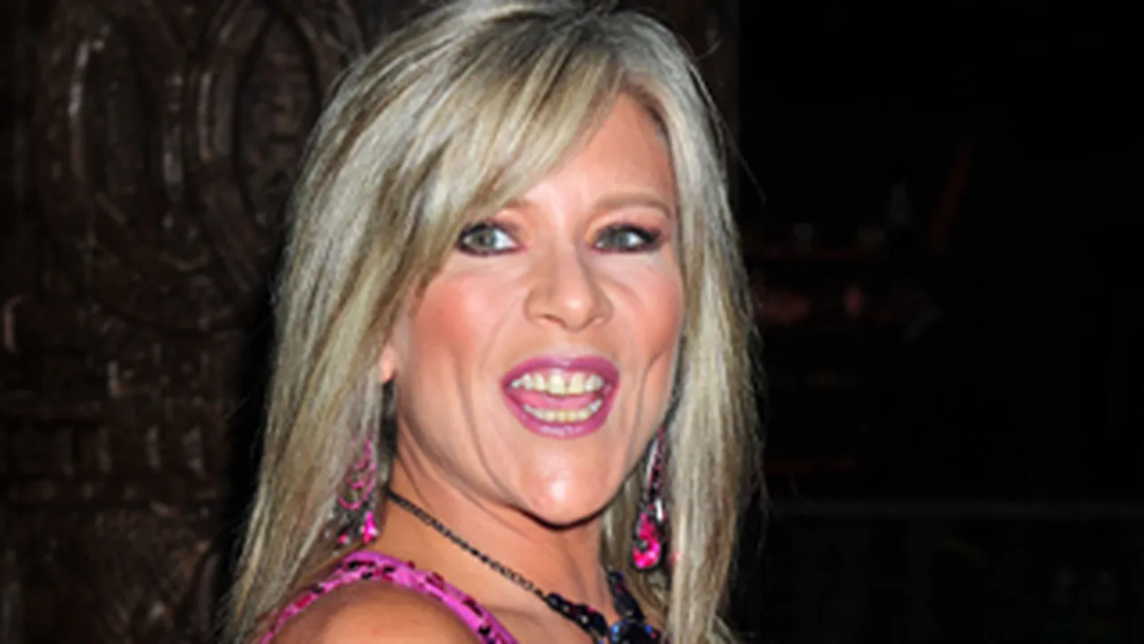 Samantha Fox inca face furori