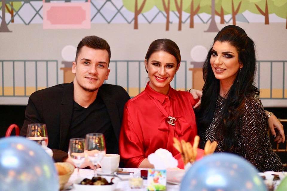 EXCLUSIV. Reghe şi Anamaria Prodan nu s-au uitat la bani! Ce sumă au pus naşii în plic la botezul fiului fotbalistului Gabi Enache!