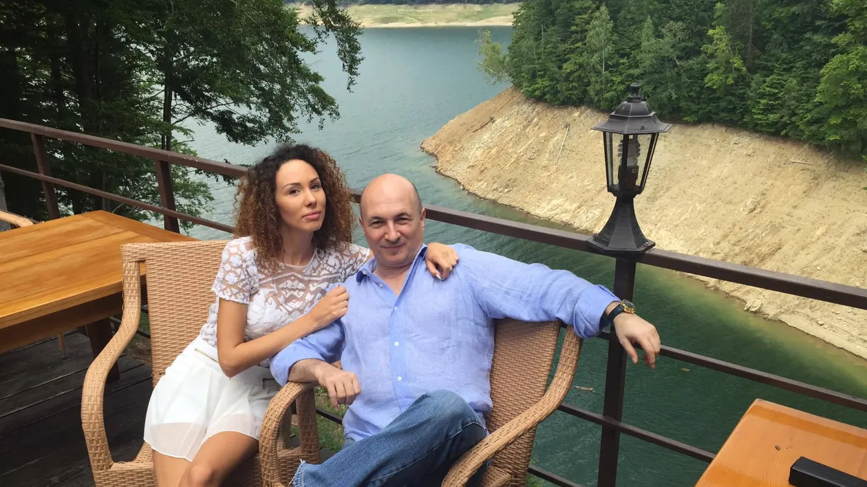 MEGA-EXCLUSIVITATE. Declaraţii năucitoare despre ”divorţul” provocat de sexy-secretarele din partid. Liderul PSD a angajat bodyguarzi, a schimbat yalele şi…Şi-a dat afară din vilă logodnica şi fiul!