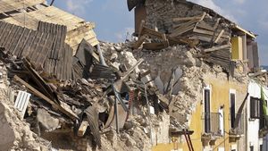 Ce trebuie să faci în cazul unui cutremur în București. Peste 400 de clădiri sunt în pericol
