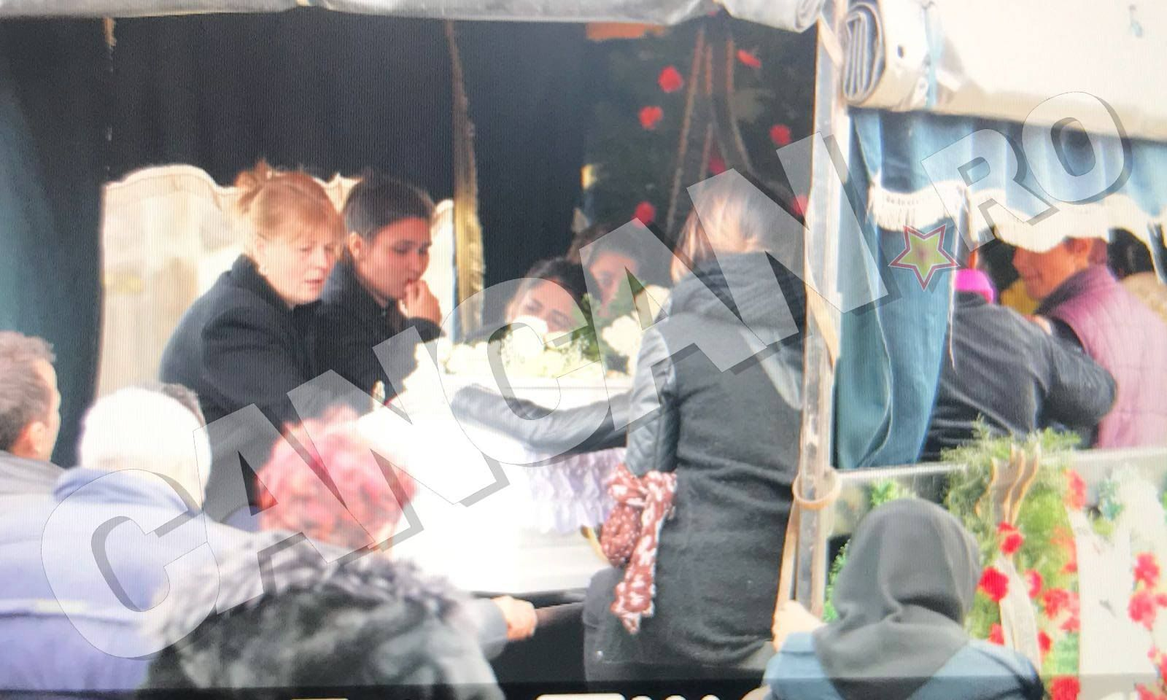 Alina Ciucu a fost înmormântată în rochie de mireasă, într-un sicriu alb