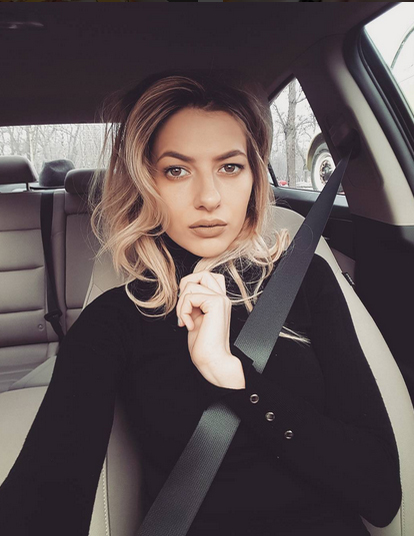 Lidia Buble îşi doreşte ca rochia sa de mireasă să fie cu totul deosebită.