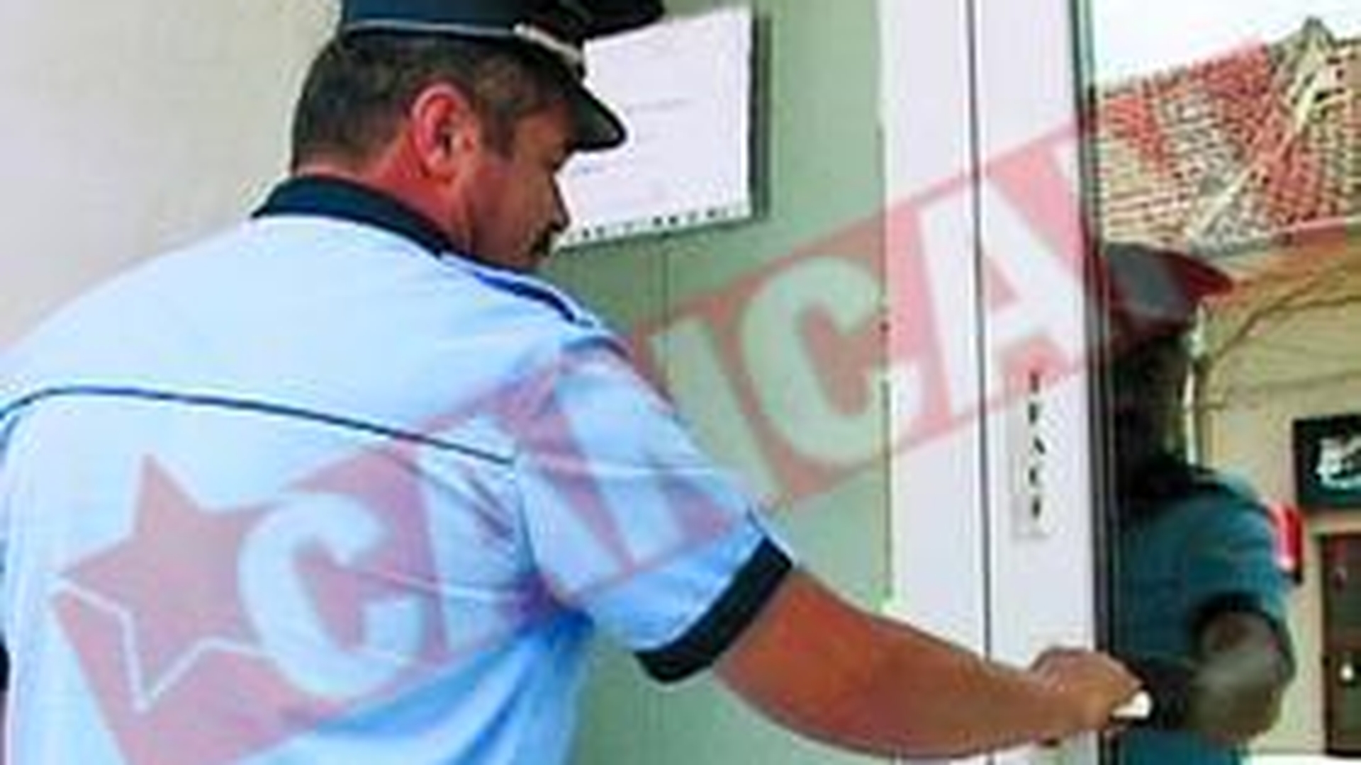 A lasat noaptea banca descuiata