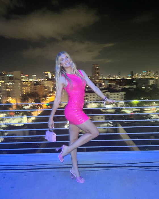 Eugenie Bouchard, cea mai sexy jucătoare de tenis, s-a pozat în tricoul unei echipe de tradiție din România. „Noul nostru fan!” | GALERIE FOTO