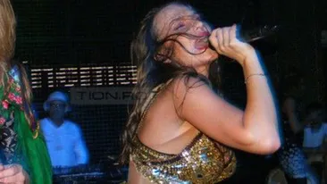 Este gravida in opt luni, dar nu ii pasa! Vezi cum isi pune Anna Lesko sarcina in pericol