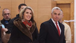 Semnul misterios făcut de Cristela Georgescu în public. Ce mesaj ar transmite cu el, potrivit Elenei Udrea