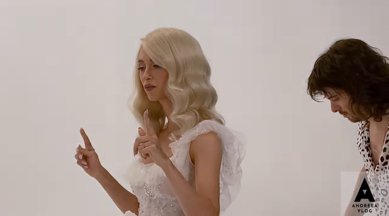 Andreea Bălan a dezvăluit motivul pentru care a purtat rochia de mireasă de la nunta cu George Burcea în clipul noului single: “A fost foarte greu…”