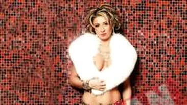 Ana Maria Prodan, cucerita cu cadouri de Reghecampf